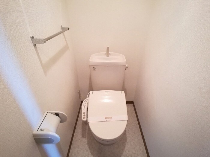 物件内観写真9　(温水洗浄暖房便座)