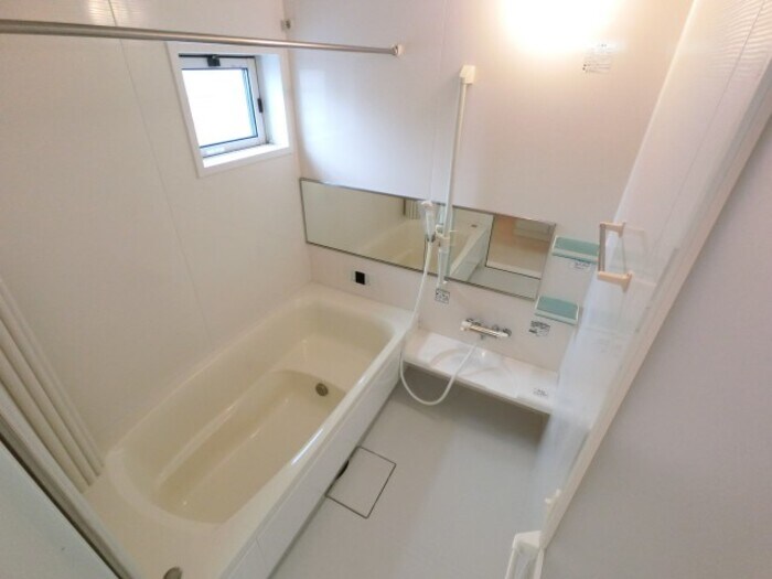 物件内観写真8　(換気暖房乾燥機付浴室)