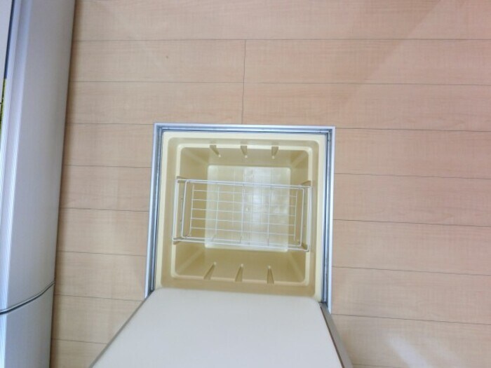 物件内観写真16　(キッチン・床下収納)