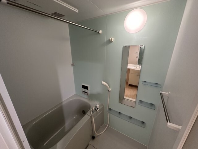 物件内観写真8　(換気暖房乾燥機付き浴室)