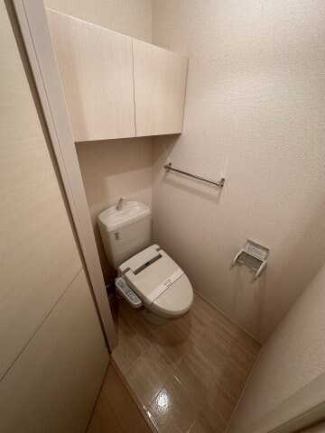 物件内観写真10　(温水洗浄暖房便座のトイレ)