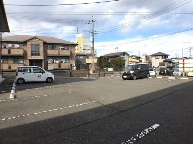 物件外観写真2　(駐車場)