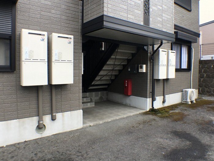 物件外観写真4　(エントランス)