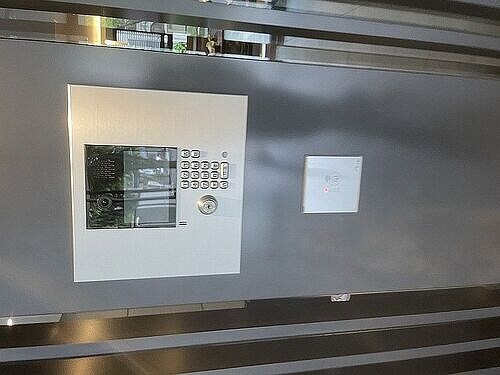 物件内観写真3　(オートロック　※前回募集時2023年6月撮影)