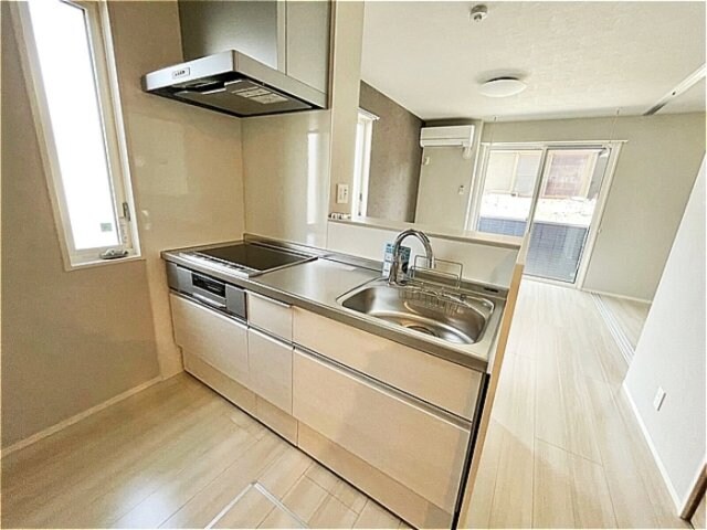 物件内観写真7　(ＩＨ・タッチレス水栓付き対面キッチン)