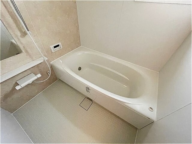 物件内観写真8　(換気暖房乾燥機付き浴室)