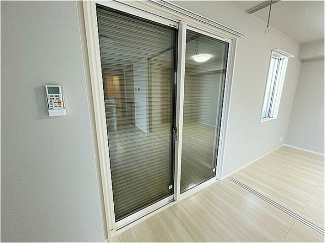 物件内観写真15　(シャッター雨戸)