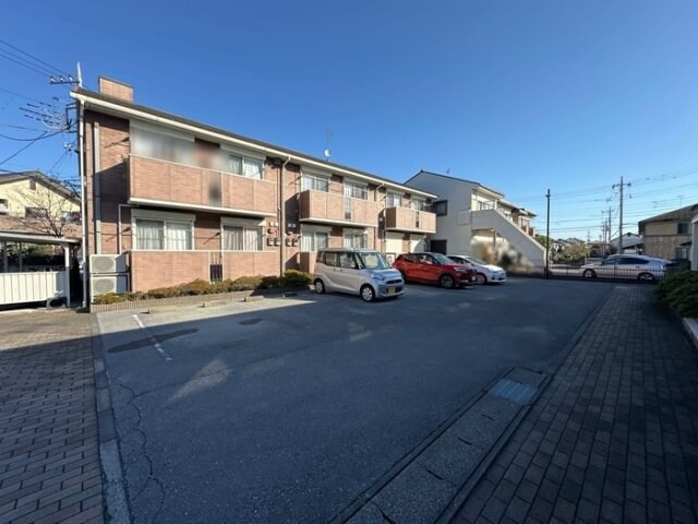 物件外観写真2　(駐車場)