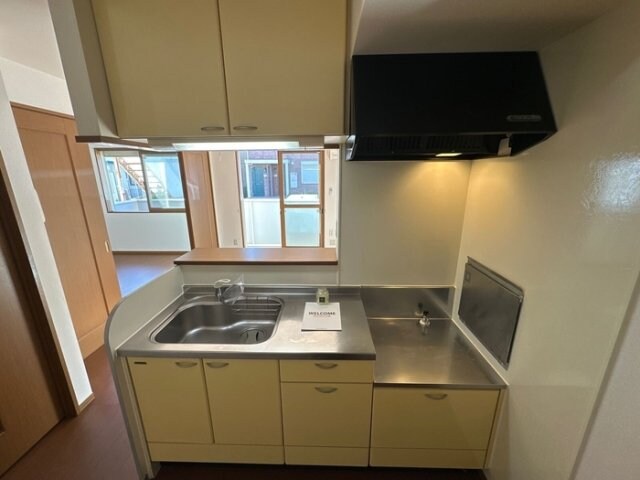 物件内観写真6　(キッチンの収納)