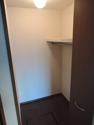 物件内観写真16　(北洋室ウォークインクローゼット)