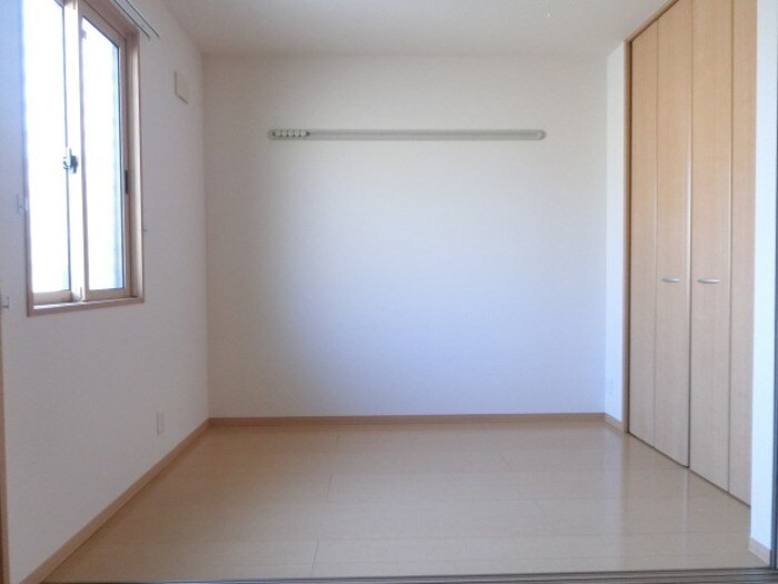 物件内観写真10　(洋室)