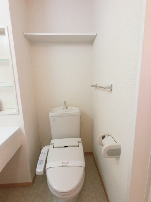 物件内観写真12　(温水洗浄暖房便座)