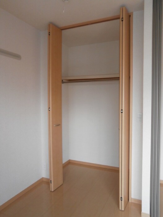 物件内観写真13　(洋室・収納)