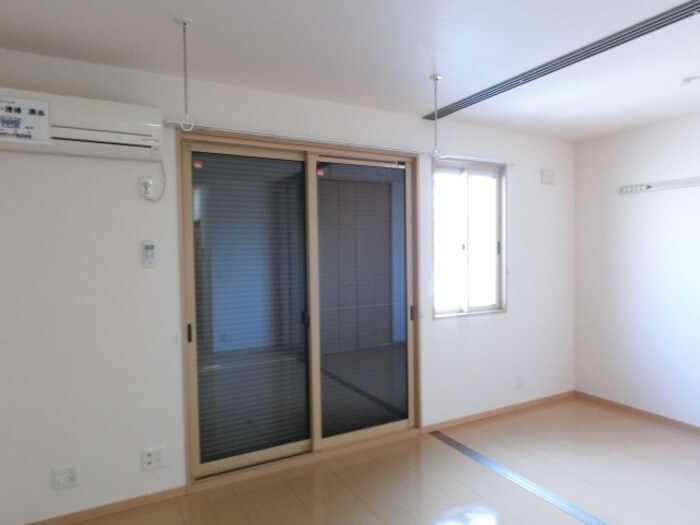 物件内観写真16　(シャッター雨戸)