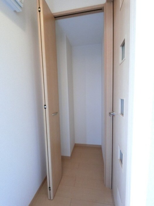 物件内観写真19　(廊下・収納)
