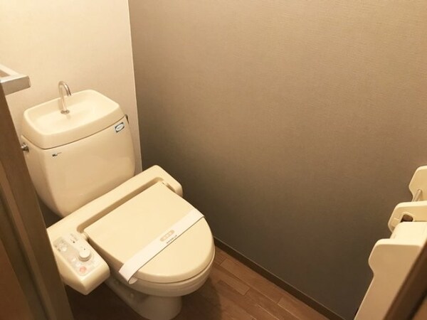 トイレ(温水洗浄暖房便座のトイレ)