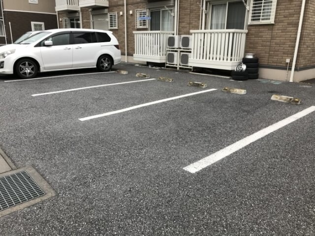 物件外観写真2　(駐車場)
