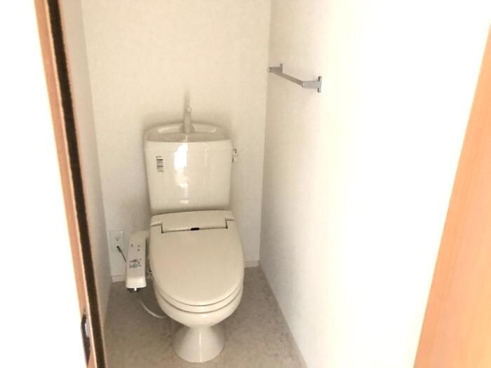 物件内観写真12　(温水洗浄暖房便座)