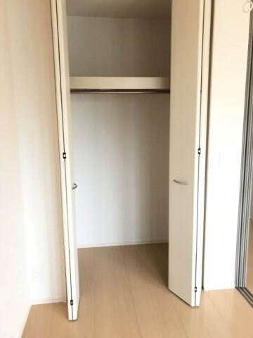 物件内観写真13　(洋室・収納)