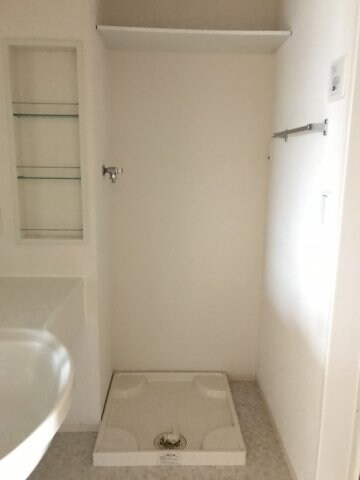 物件内観写真18　(洗濯機置き場)