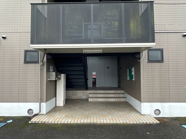物件外観写真4　(エントランス)