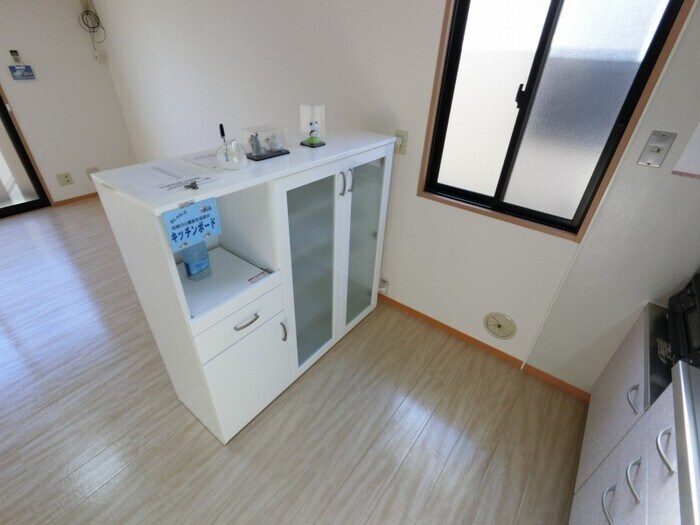 物件内観写真7　(キッチンボード付きです)