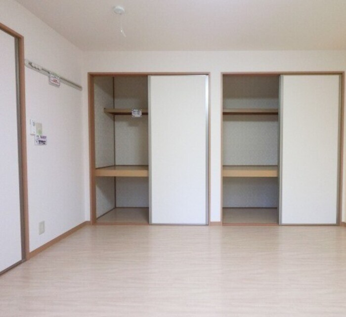 物件内観写真15　(南洋室・収納)