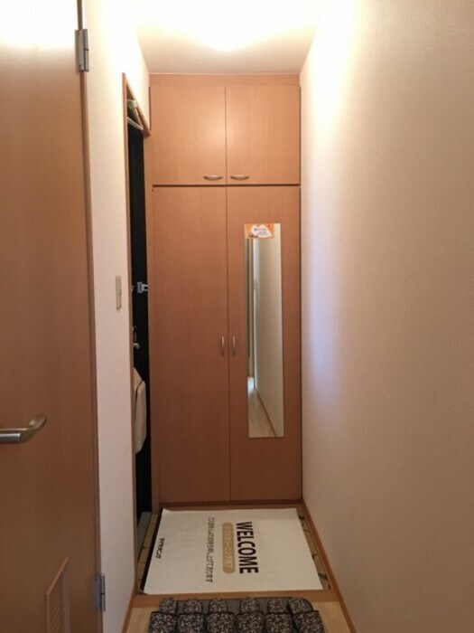 物件内観写真17　(鏡付き・トールサイズのシューズボックス)