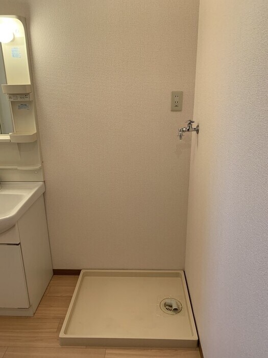 物件内観写真16　(洗濯機置き場)