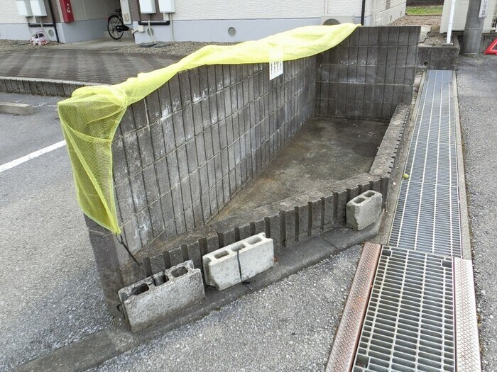 物件内観写真21　(敷地内ごみステーション)