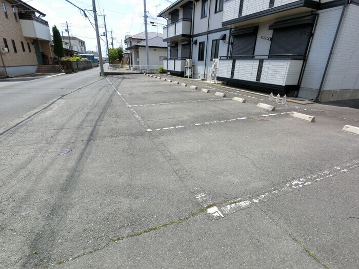 物件外観写真2　(駐車場)
