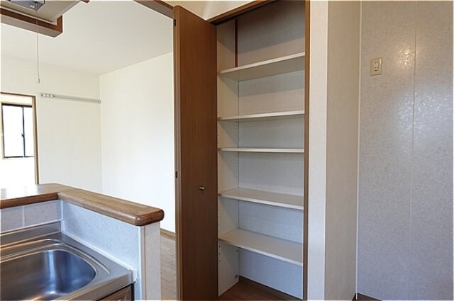 物件内観写真14　(キッチン・収納)