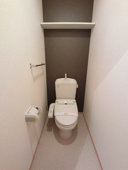 物件内観写真8　(トイレ 温水洗浄暖房便座付き)