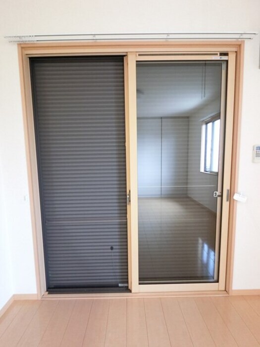 物件内観写真12　(シャッター雨戸)