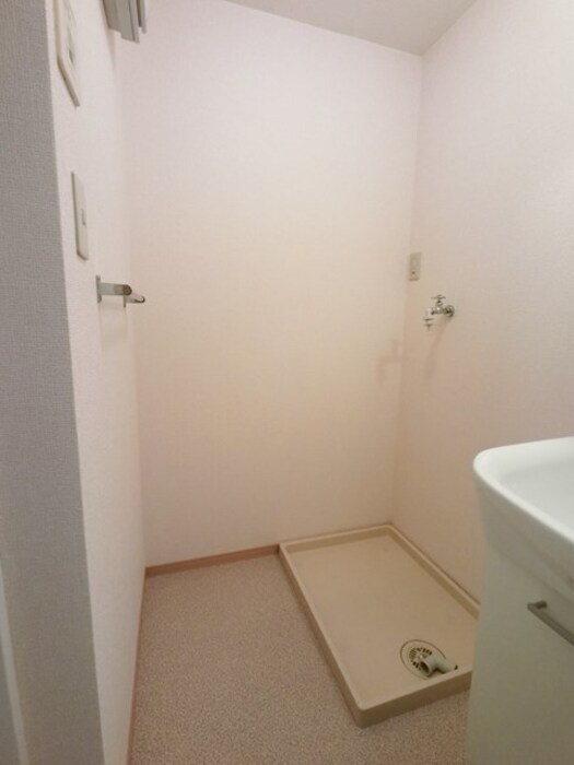 物件内観写真13　(洗面室 洗濯機置き場)