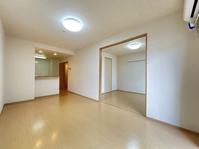 物件内観写真6　(LDK)