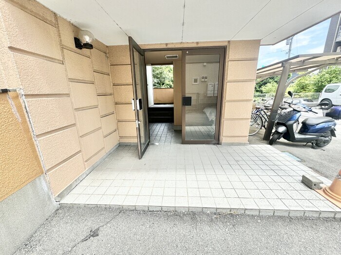 物件外観写真2　(エントランス)