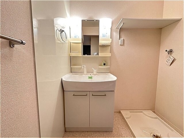 物件内観写真9　(洗面室)