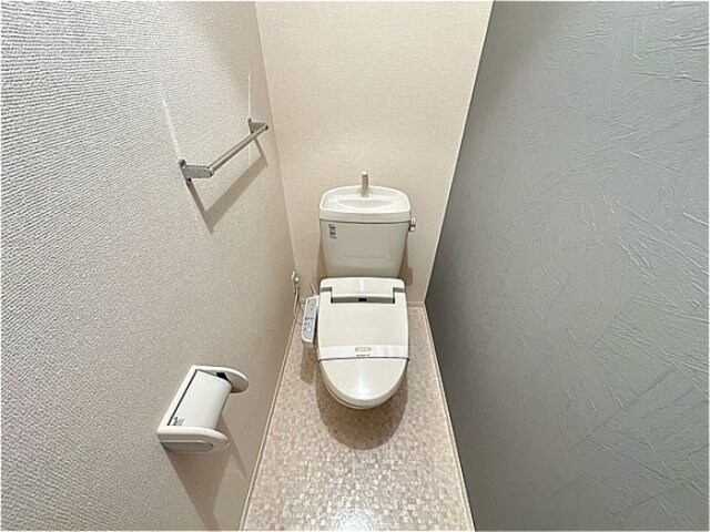 物件内観写真10　(温水洗浄暖房便座のトイレ)