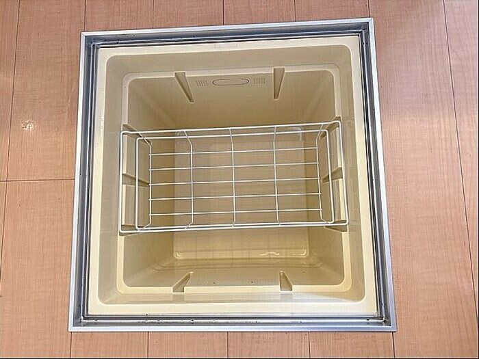 物件内観写真17　(床下収納)