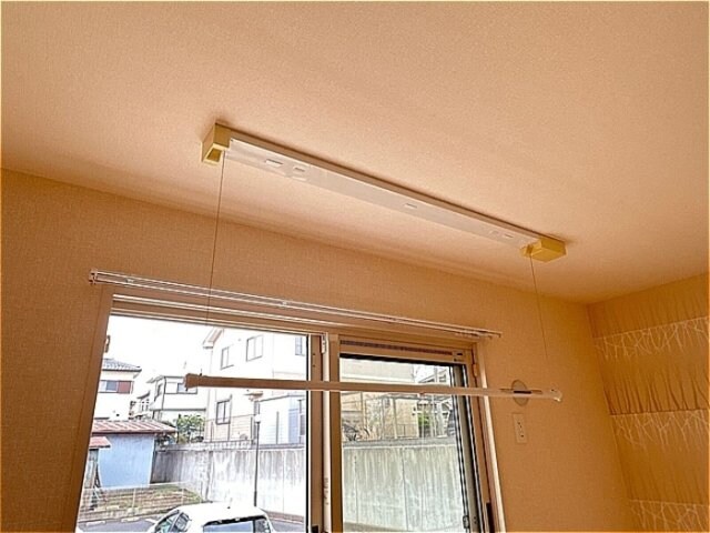 物件内観写真20　(室内物干し)