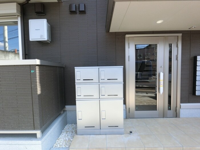 物件内観写真18　(宅配ボックスが有ります)