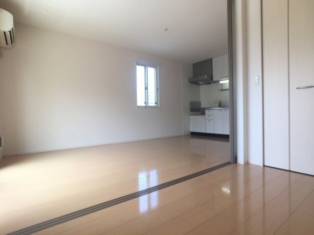 物件内観写真5　(居室・リビング)