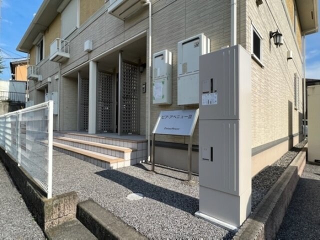 物件外観写真3　(エントランス（宅配ボックス有ります）)