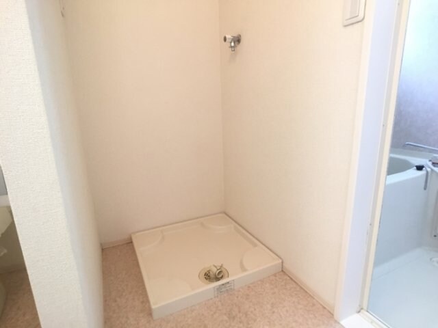 物件内観写真16　(洗濯機置き場)