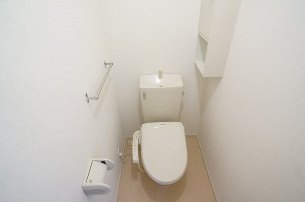 トイレ(コンパクトで使いやすいトイレです)