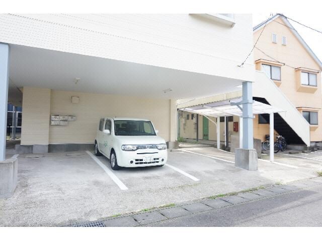 物件外観写真2　(駐車場)