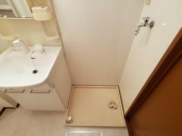 物件内観写真16　(洗濯機置き場)