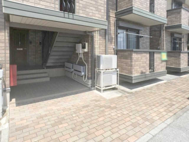 物件外観写真4　(エントランス)