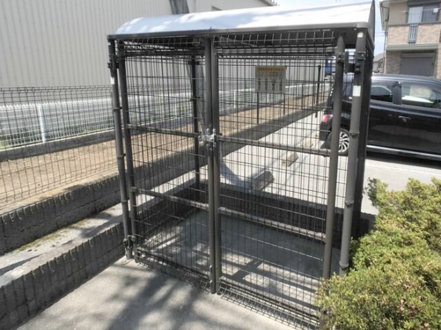 物件内観写真21　(敷地内ごみステーション)